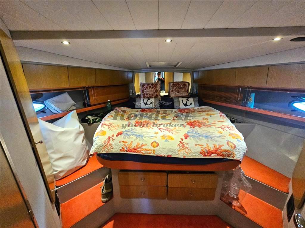 Ferretti 36 fly