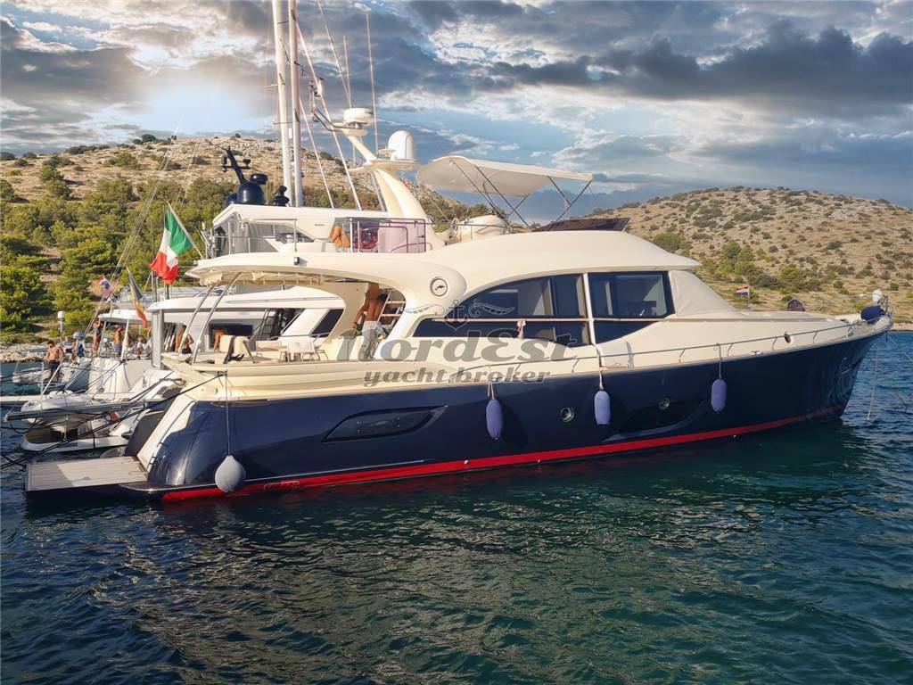 Mochi craft Dolphin 64 cruiser