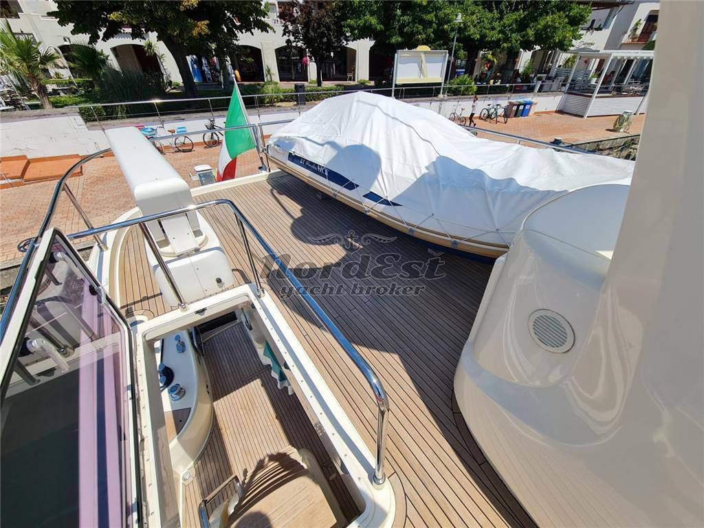 Mochi craft Dolphin 64 cruiser