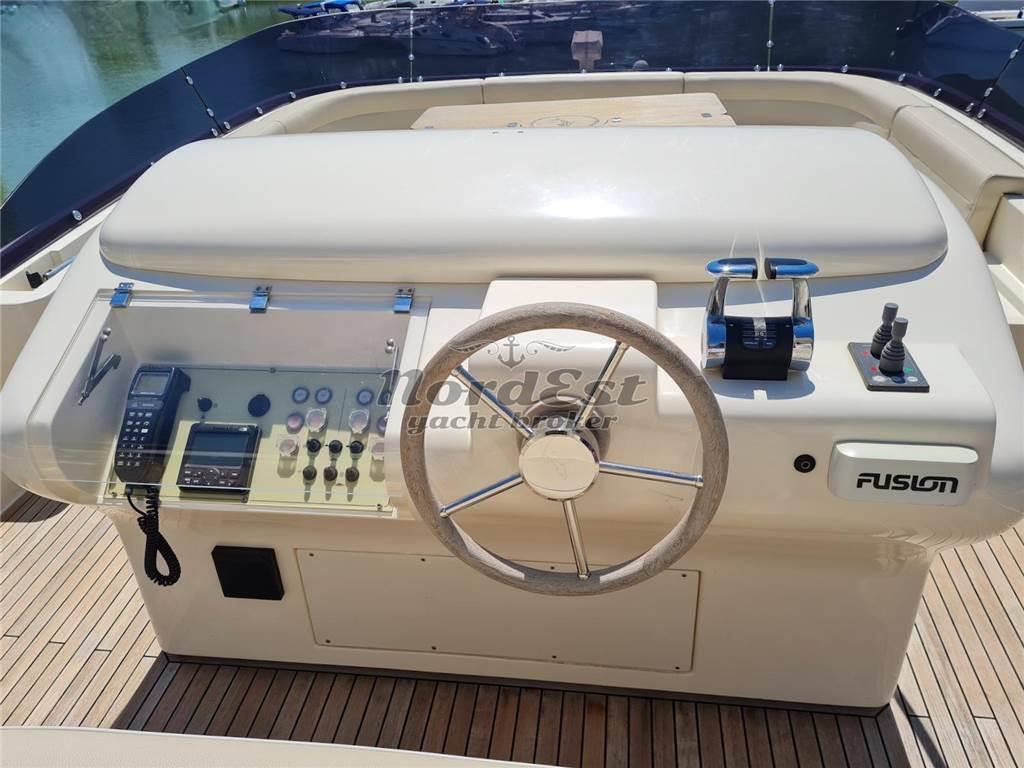 Mochi craft Dolphin 64 cruiser