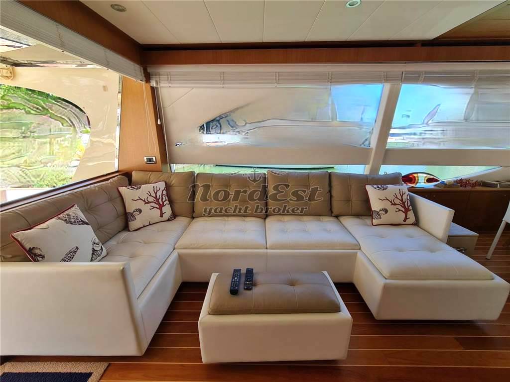 Mochi craft Dolphin 64 cruiser
