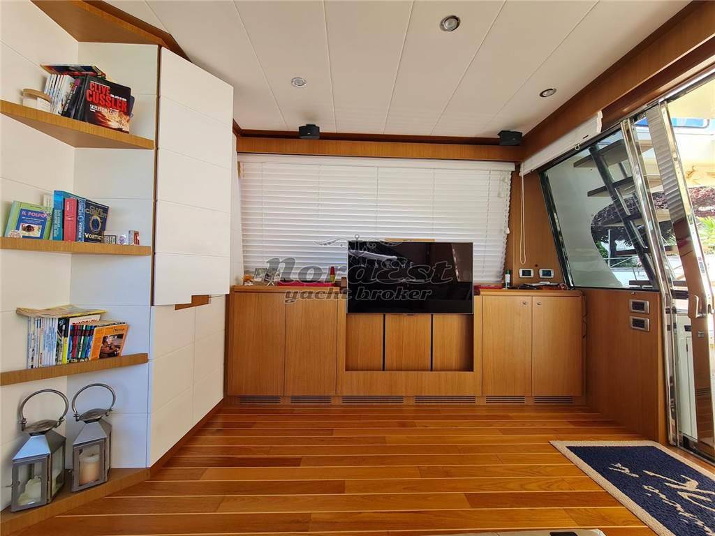 Mochi craft Dolphin 64 cruiser