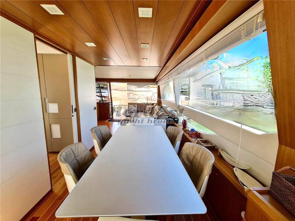Mochi craft Dolphin 64 cruiser