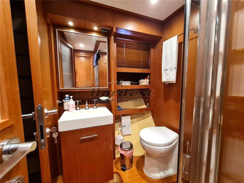 Mochi craft Dolphin 64 cruiser