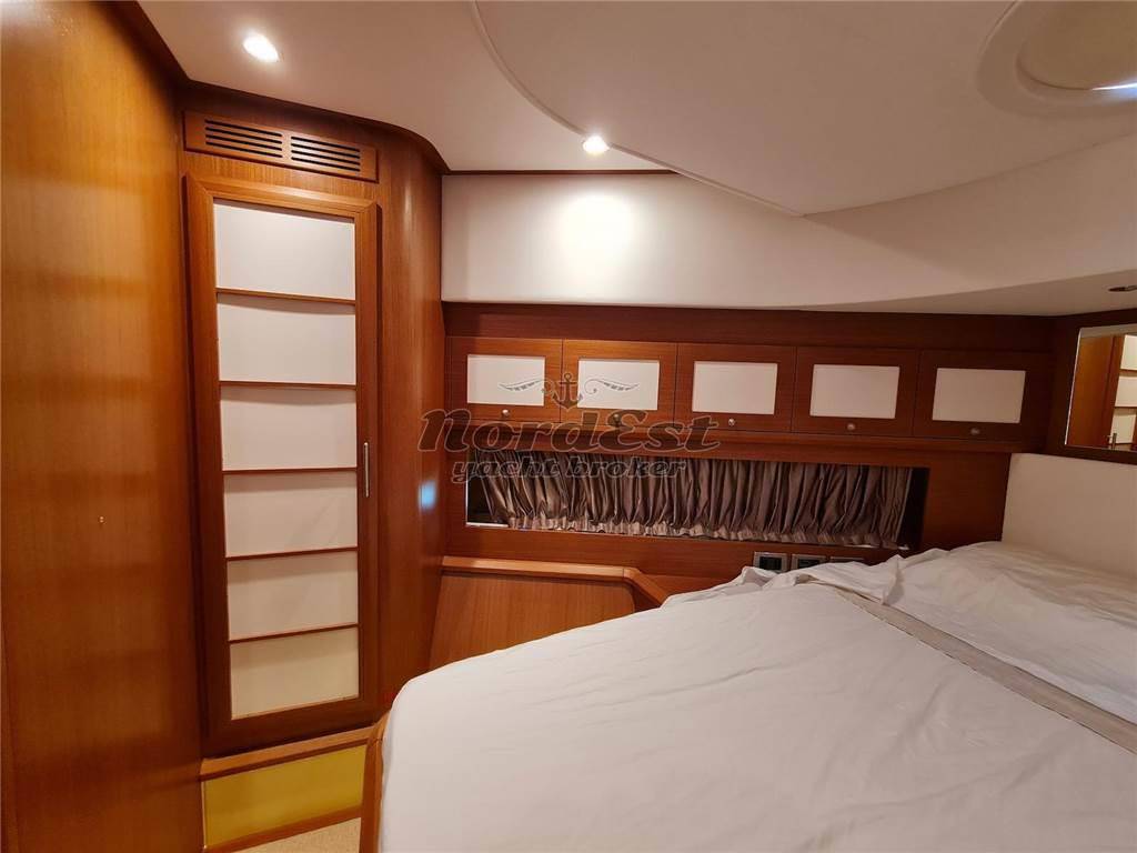 Mochi craft Dolphin 64 cruiser