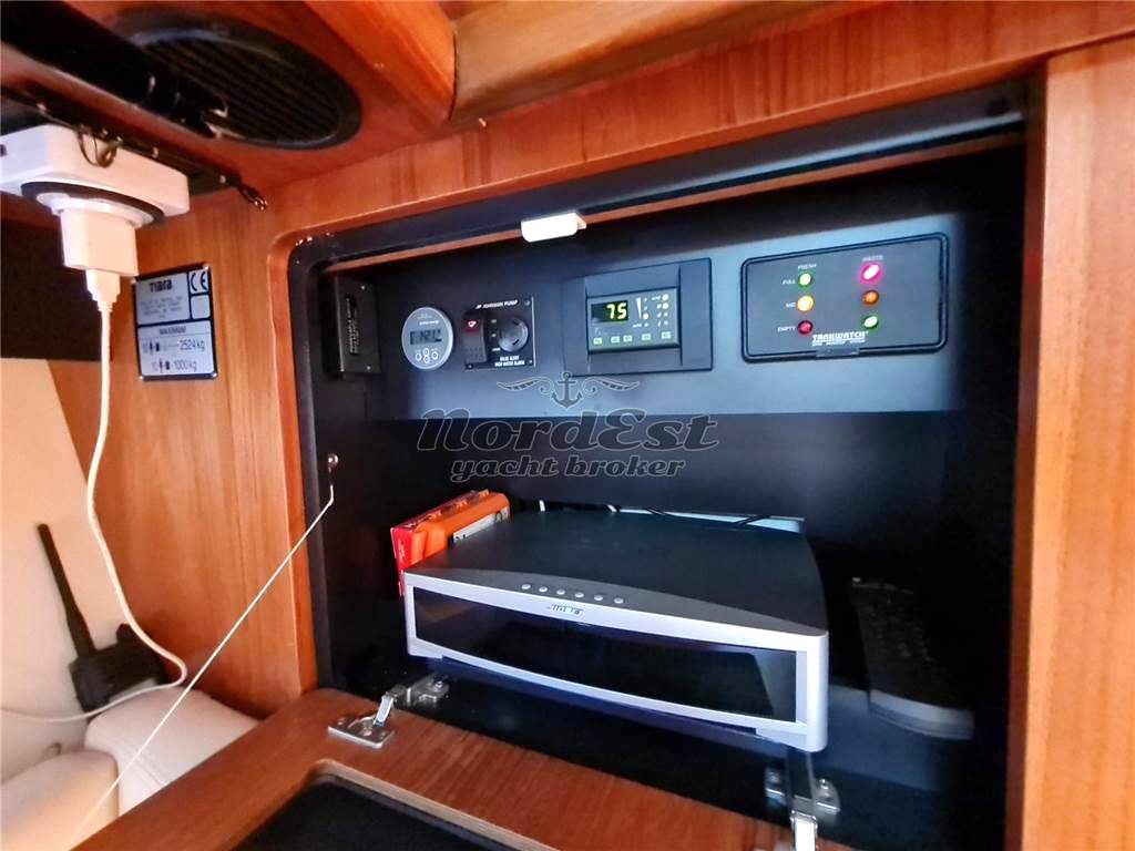 Tiara 3600 hard top ht