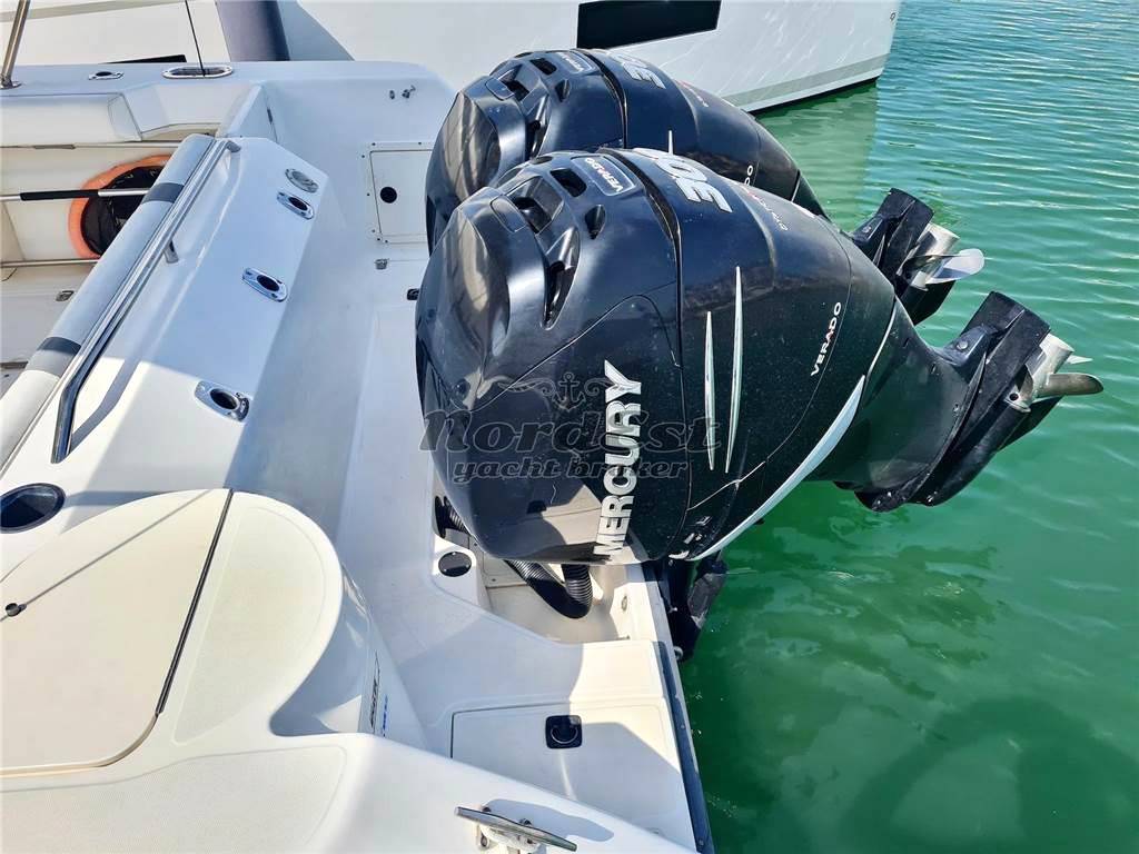 Boston whaler Outrage 28 (verado 300 - 2018)