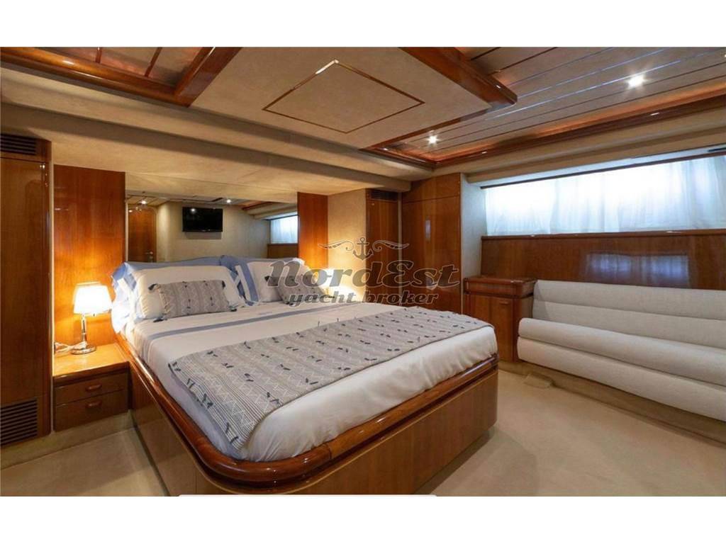 Ferretti 72