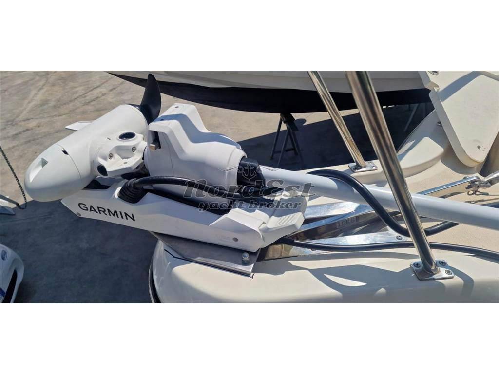 Pursuit 3100 offshore