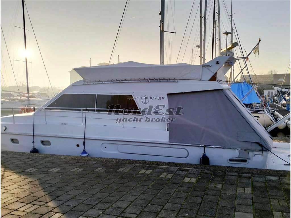 Ferretti 39