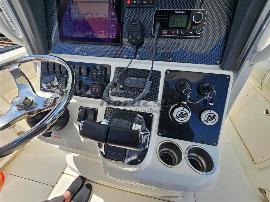 Boston whaler 280 outrage 28