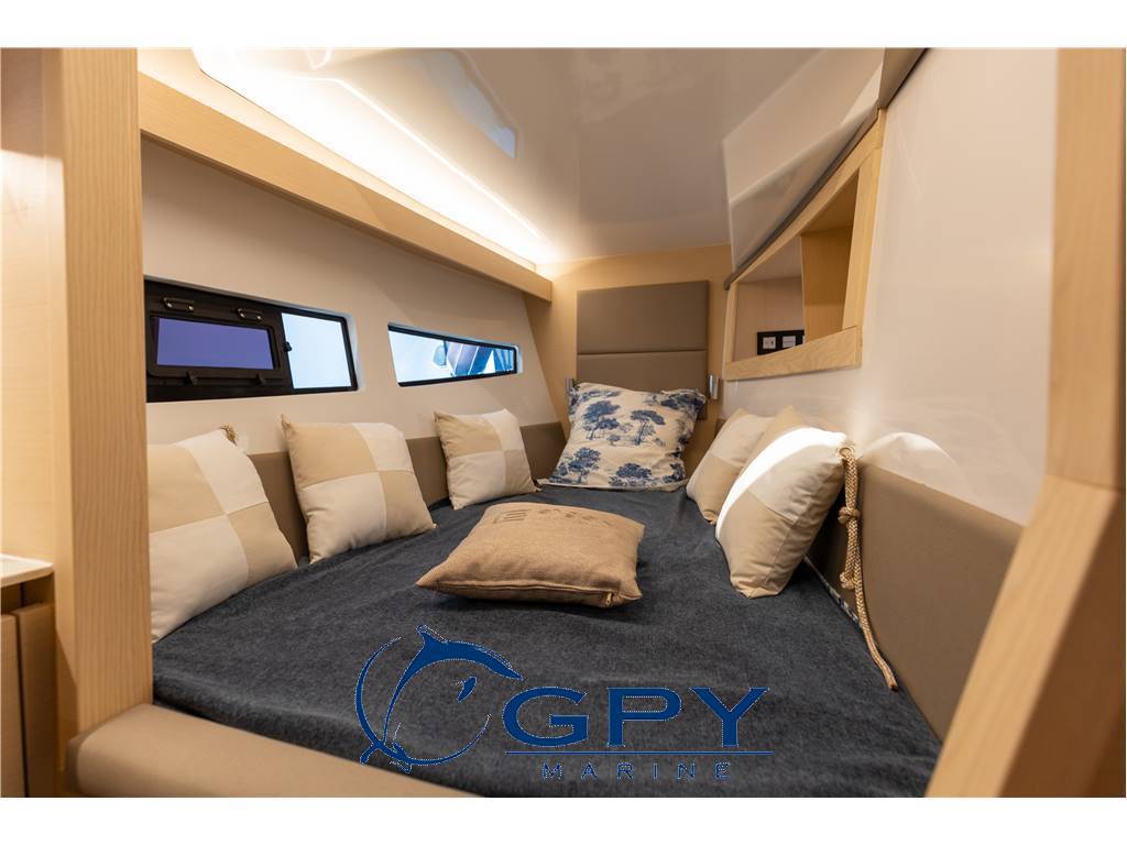 Tesoro yacht Cat 38