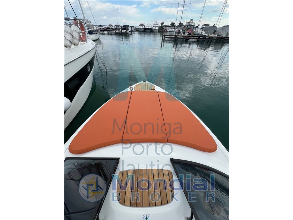 Cranchi yachts E26 classic