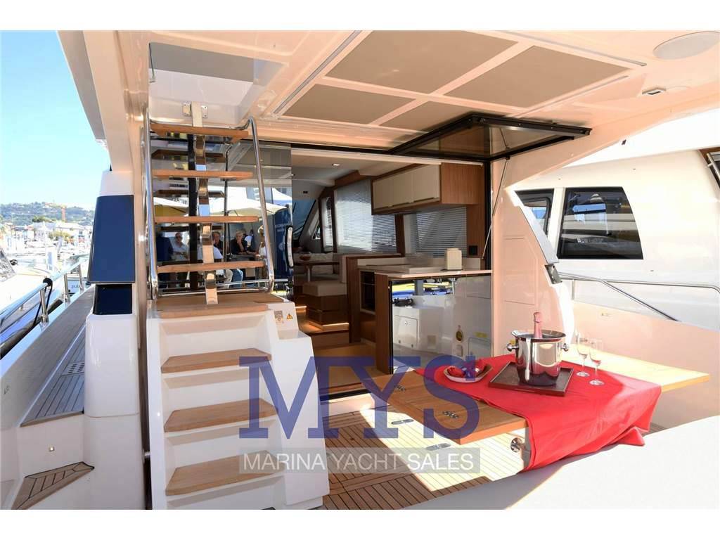 Cayman yachts F520 new