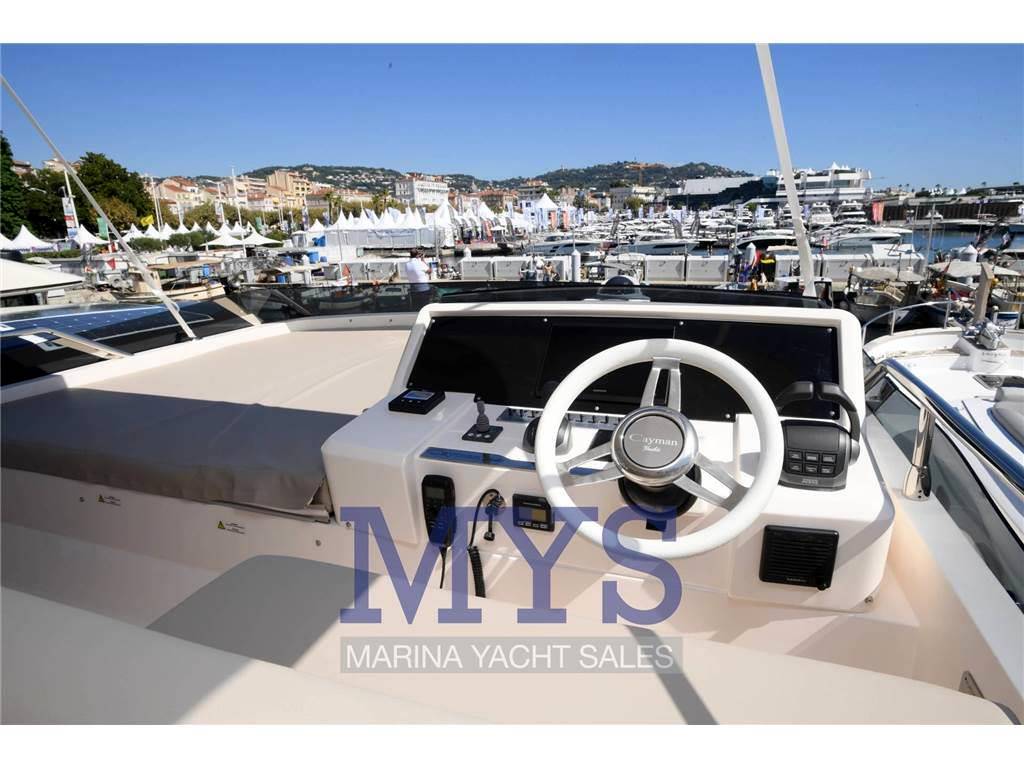 Cayman yachts F520 new