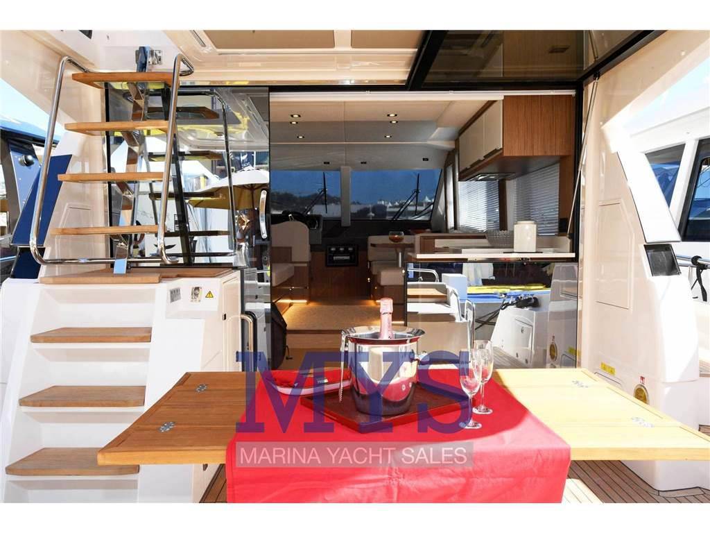 Cayman yachts F520 new