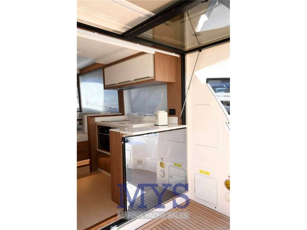 Cayman yachts F520 new