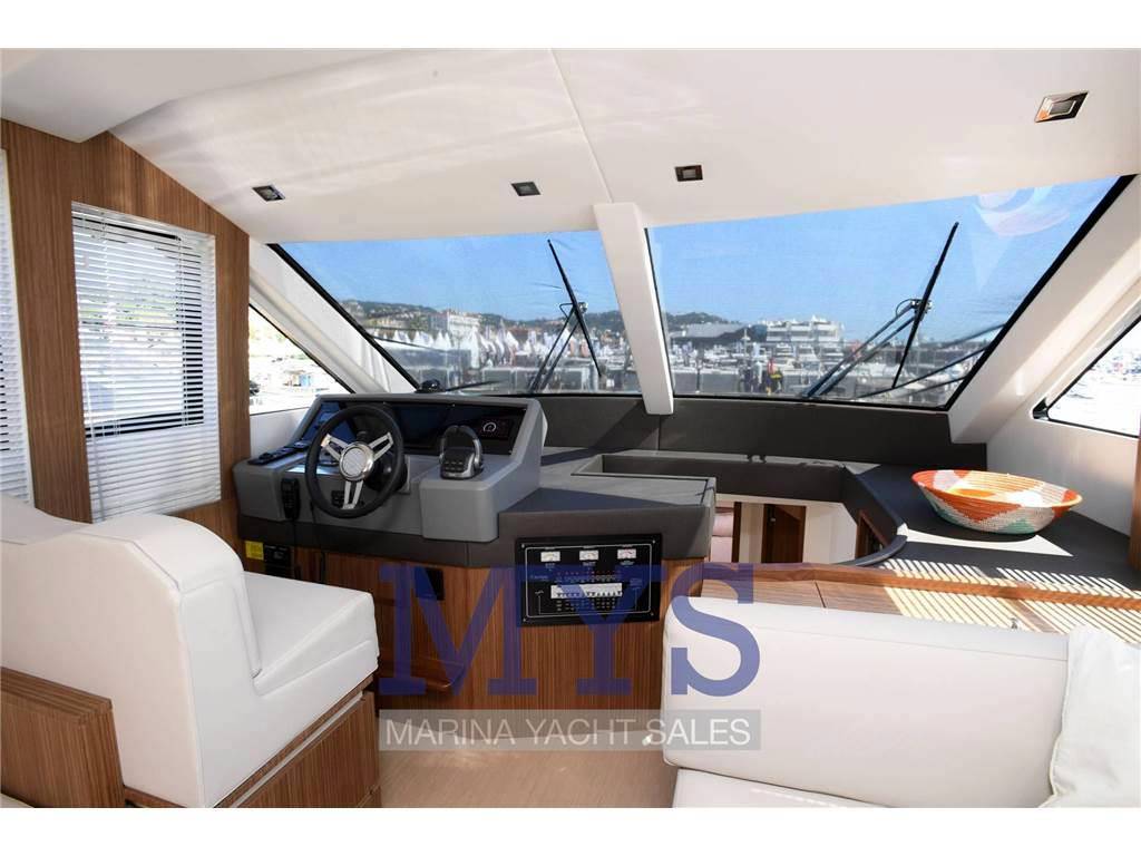 Cayman yachts F520 new