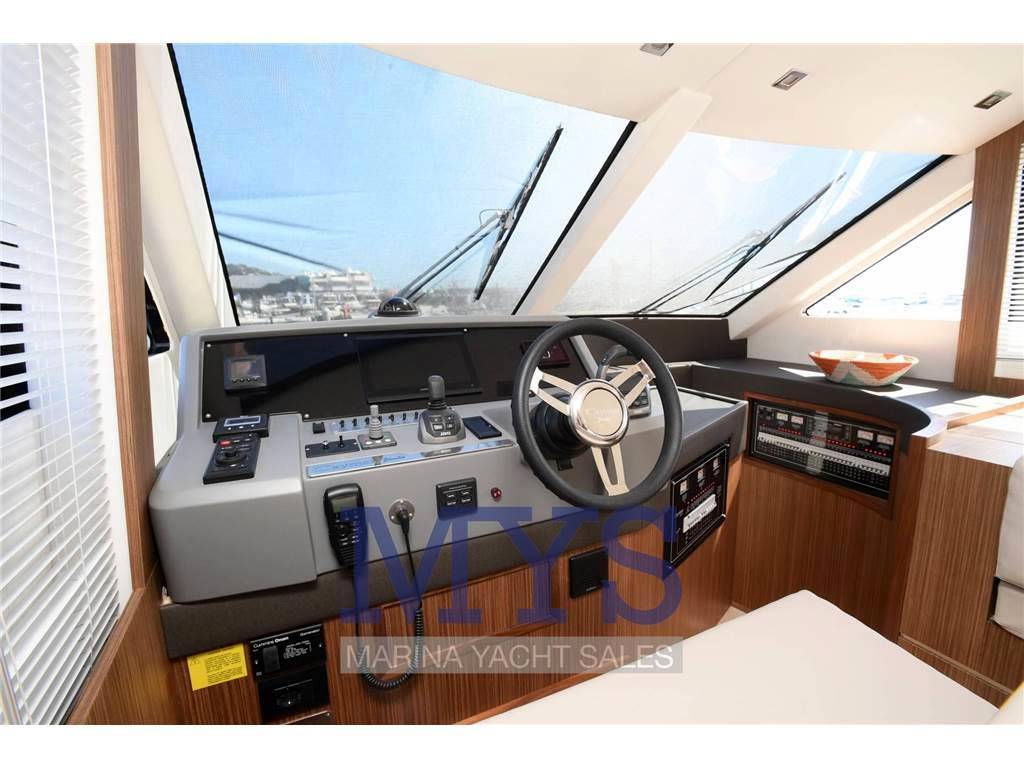 Cayman yachts F520 new