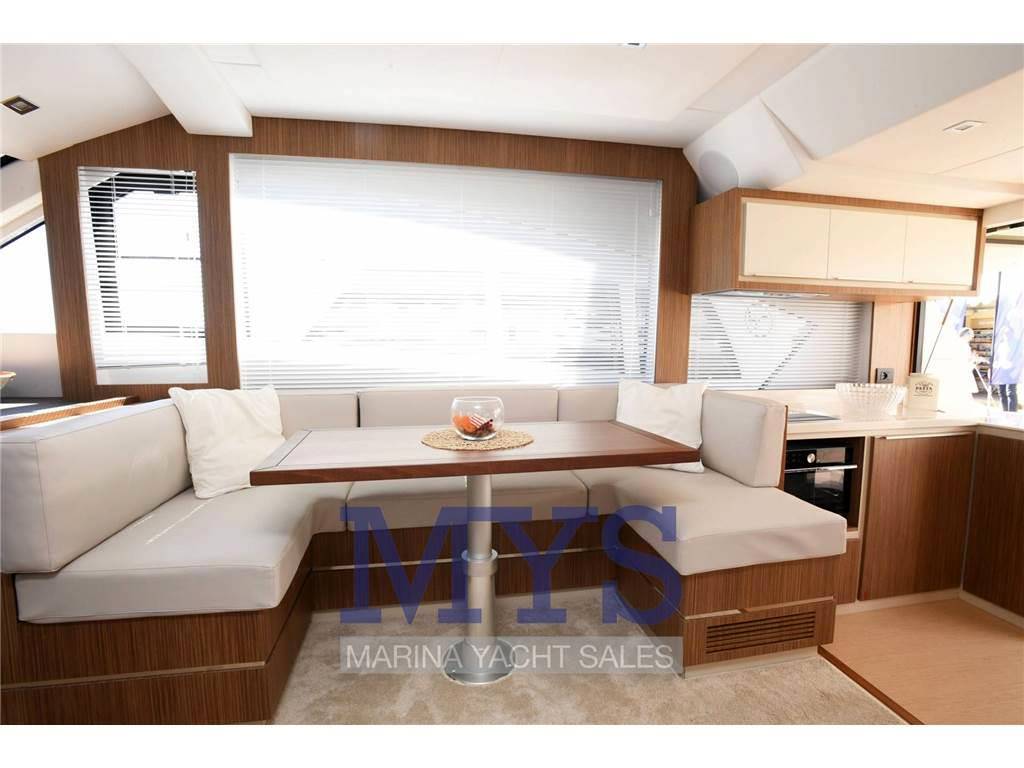 Cayman yachts F520 new