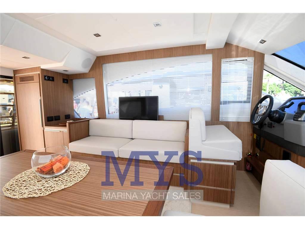 Cayman yachts F520 new