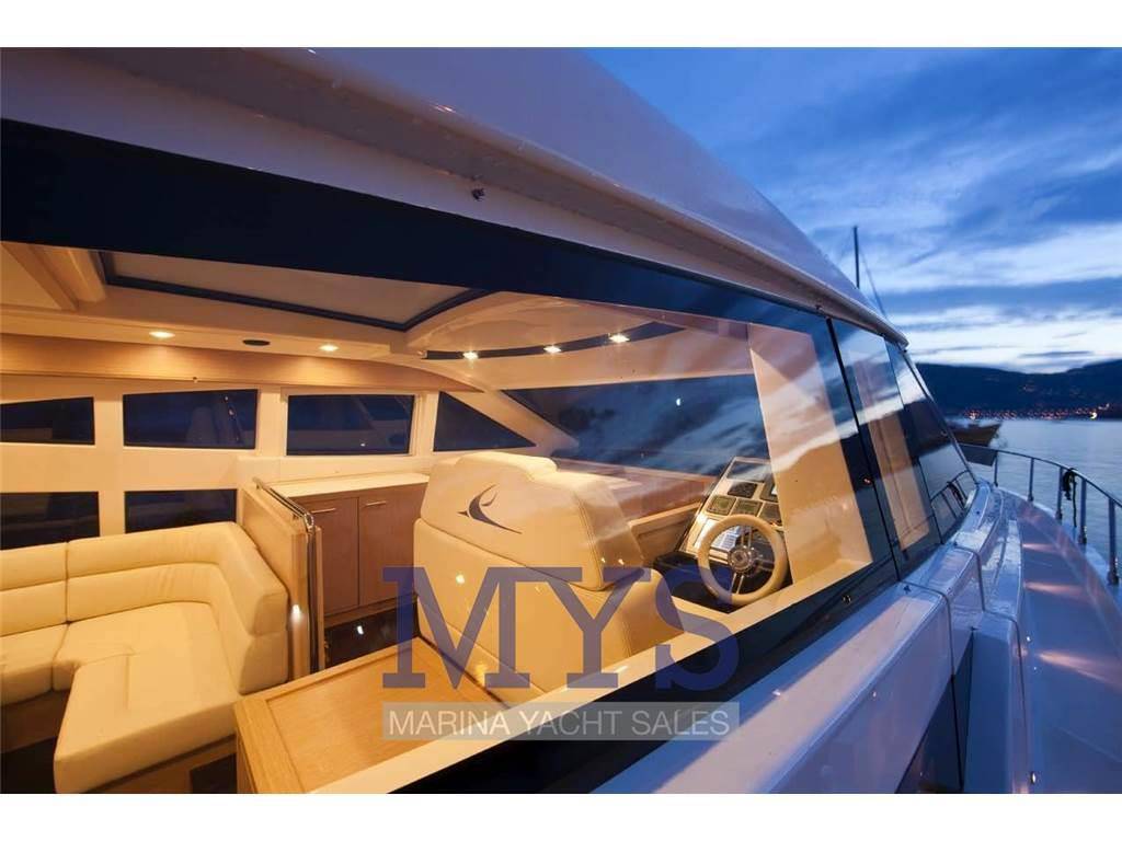 Cayman yachts S640