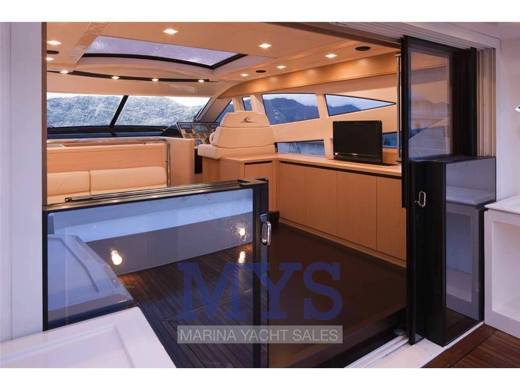 Cayman yachts S640