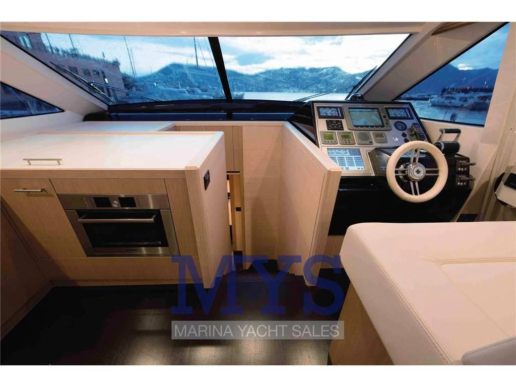 Cayman yachts S640