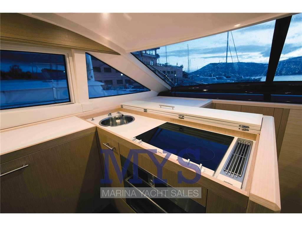 Cayman yachts S640