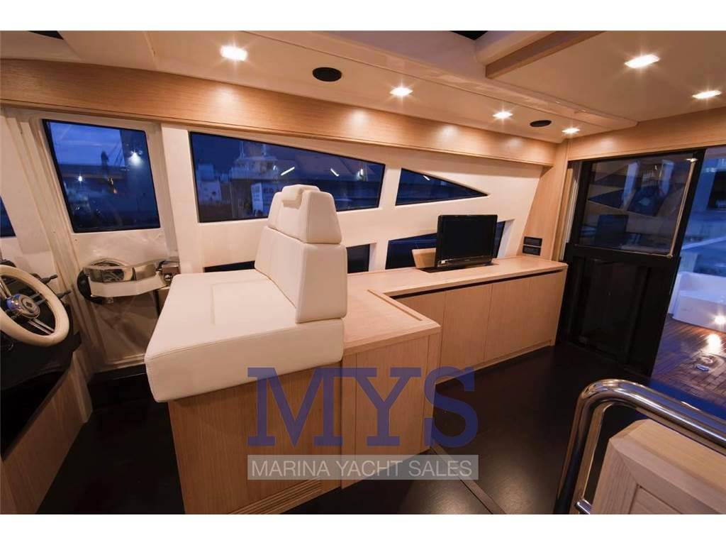 Cayman yachts S640