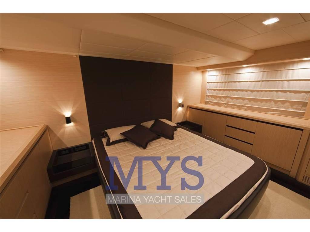 Cayman yachts S640