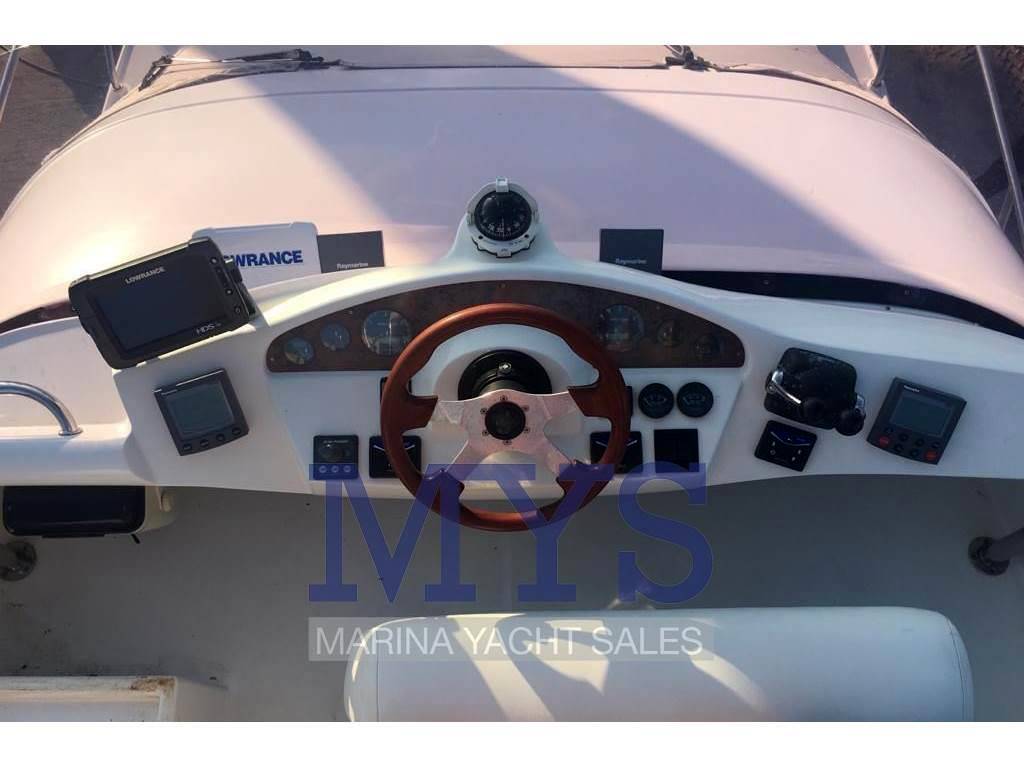 Galeon 330 fly