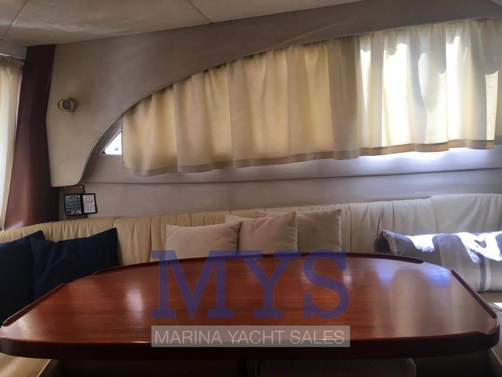 Galeon 330 fly
