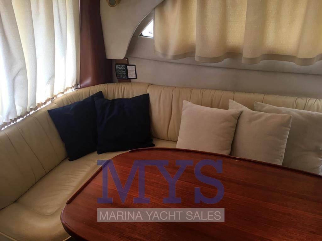 Galeon 330 fly