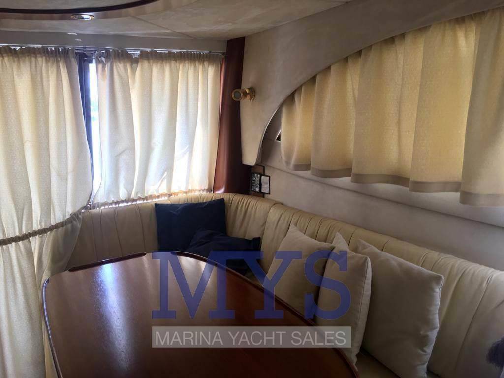 Galeon 330 fly