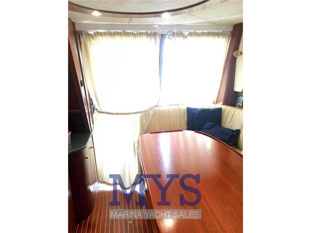 Galeon 330 fly