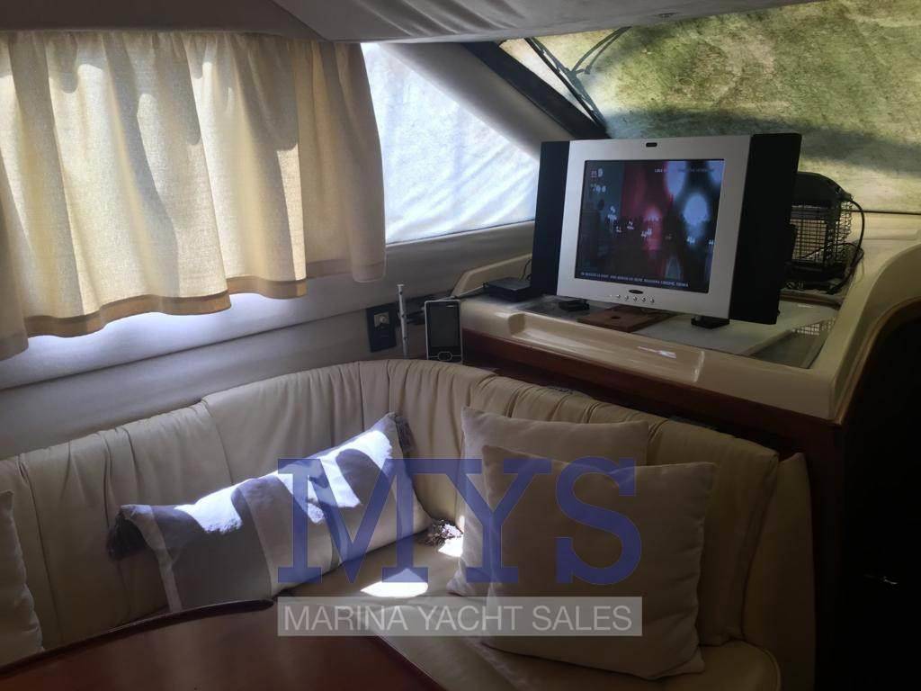 Galeon 330 fly