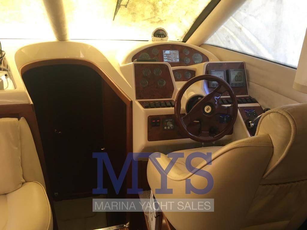 Galeon 330 fly