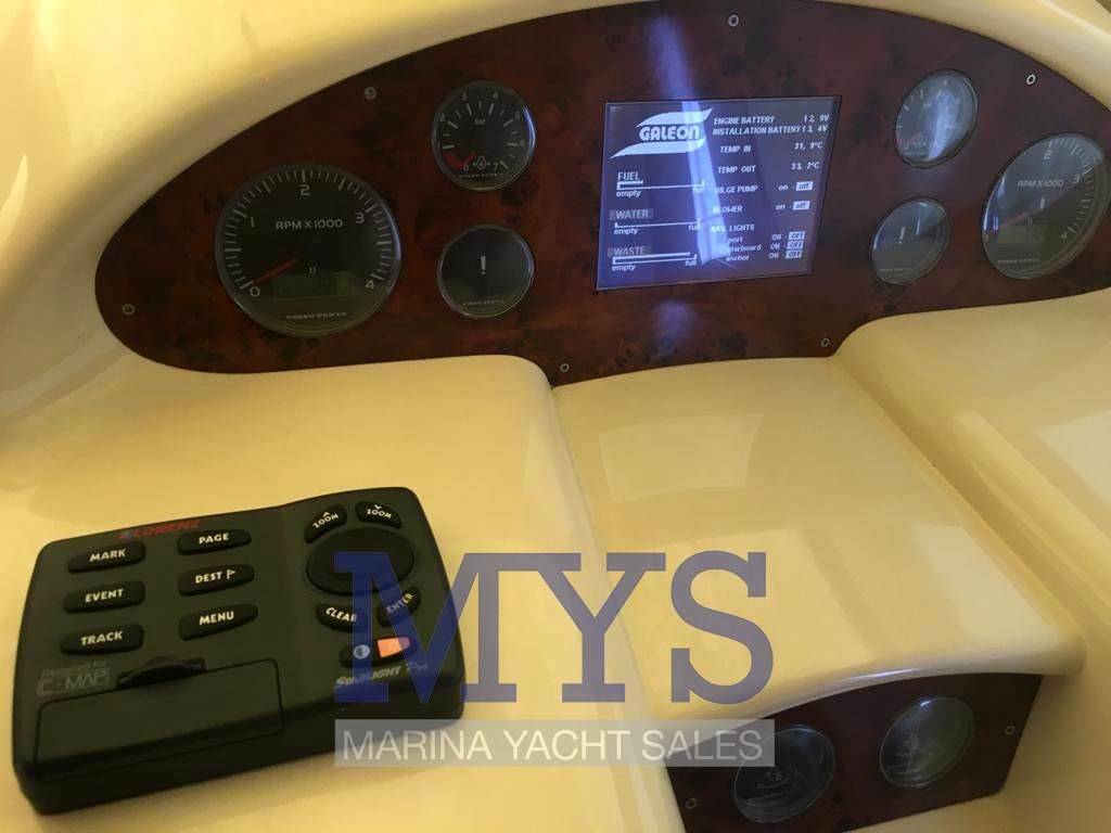 Galeon 330 fly