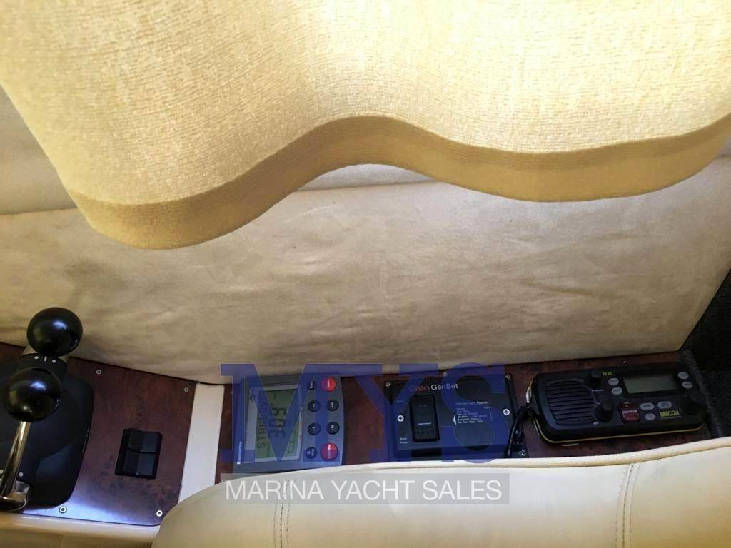 Galeon 330 fly