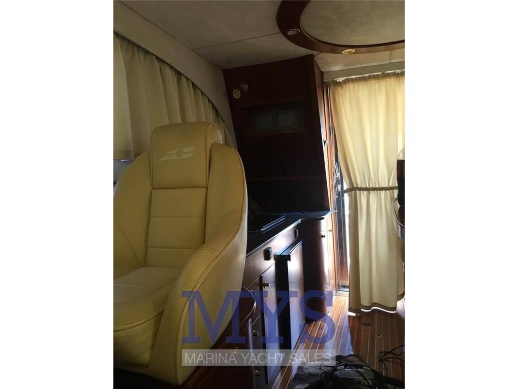 Galeon 330 fly