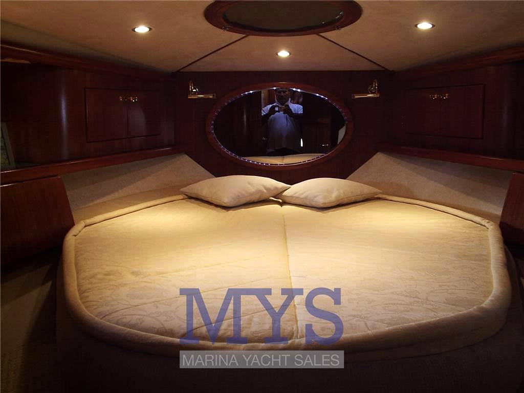 Galeon 330 fly