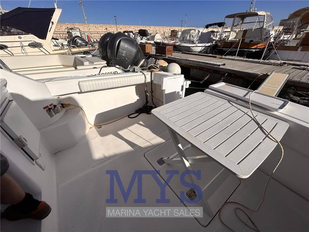 Luhrs 28 open