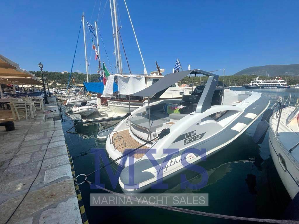 Python yacht C 33