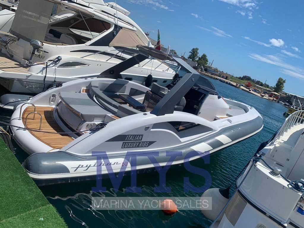 Python yacht C 33