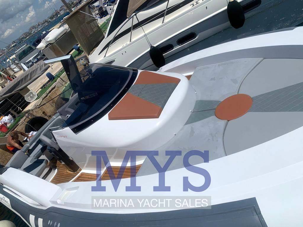 Python yacht C 33