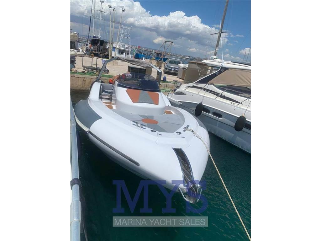 Python yacht C 33