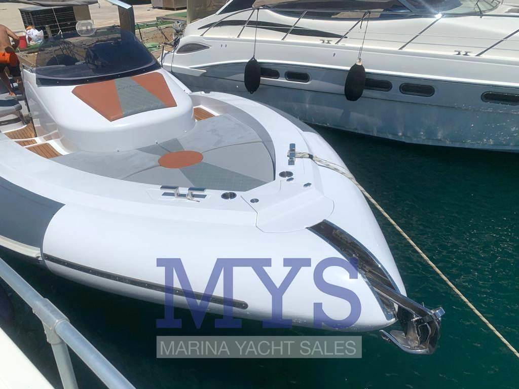Python yacht C 33