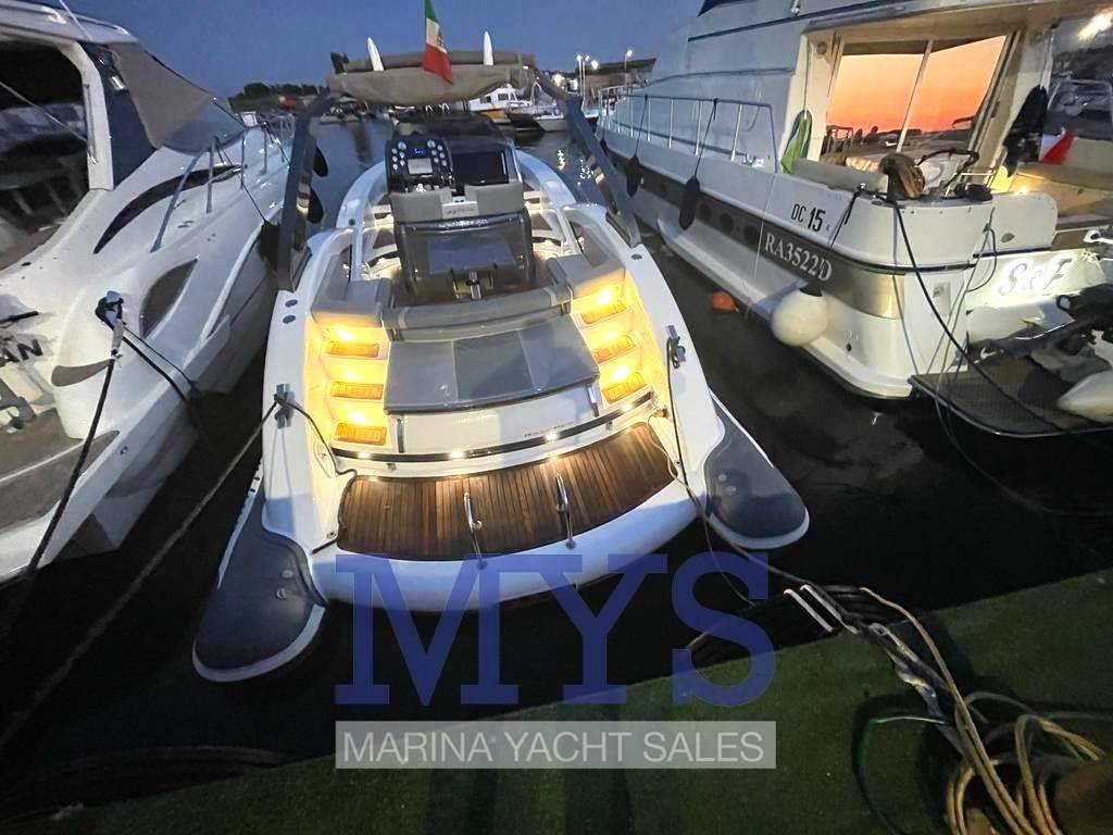 Python yacht C 33
