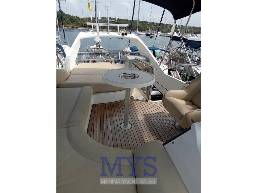Galeon 390 fly